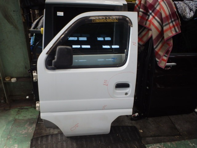 【中古】中古部品 キャリィ DA62T 左ﾌﾛﾝﾄﾄﾞｱ 【3331010800-000023356513200】