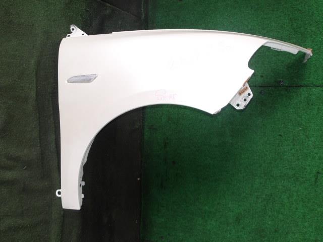 【中古】中古部品 ランチア 右ﾌﾛﾝﾄﾌｪﾝﾀﾞｰ 【3340220100-000226028210600】