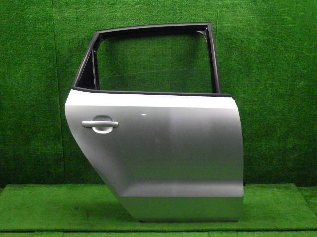 【中古】中古部品 VW ポロ 6RCBZ 右ﾘｱﾄﾞｱ 【3330250100-000000906913300】