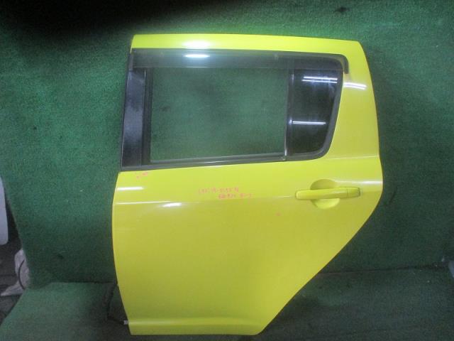 【中古】中古部品 スイフト ZC31S 左ﾘｱﾄﾞｱ 【3500080000-250213000513400】
