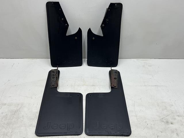【中古】中古部品 ジープ チェロキー 7MX ﾏｯﾄﾞｶﾞｰﾄﾞ(ｾｯﾄ) 【3310070100-0000Y0769817470】｜e-cleマート