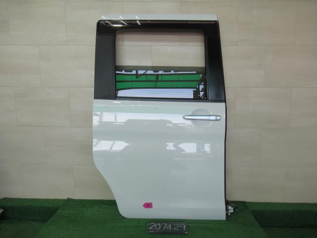 【中古】中古部品 タント LA600S 右ﾘｱﾄﾞｱ 【3310120100-250714000113300】
