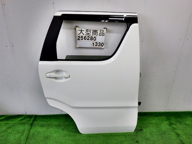 【中古】中古部品 ワゴンＲ MH35S 右ﾘｱﾄﾞｱ 【3330890100-000025628013300】