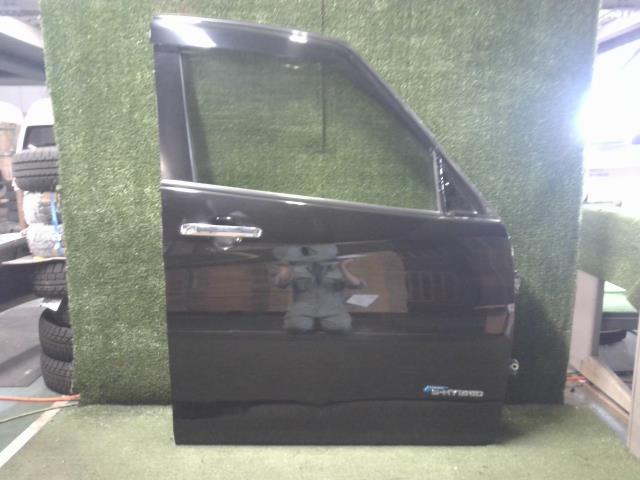 【中古】中古部品 セレナ GNC27 右フロントドア 【3260460000-250702000413100】