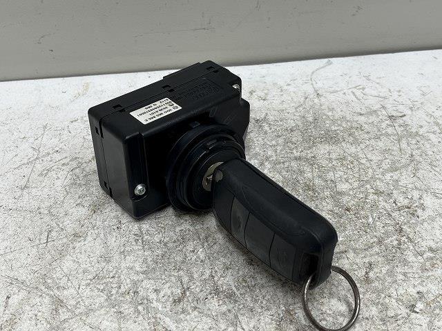 【中古】中古部品 ポルシェ カイエン 9PABFDA ｲｸﾞﾆｯｼｮﾝｽｲｯﾁ 【3310070100-0000Y0767068650】