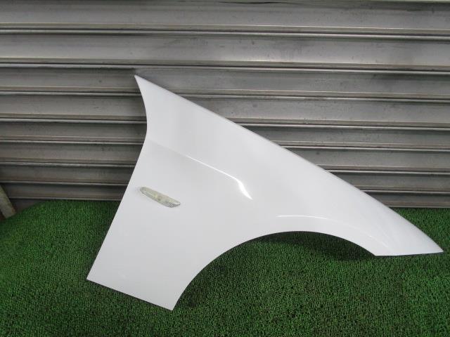 【中古】中古部品 BMW 3シリーズ VR20 右ﾌﾛﾝﾄﾌｪﾝﾀﾞｰ 【3330540100-250425001110600】