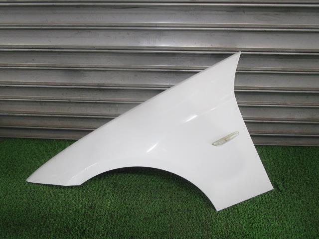 【中古】中古部品 BMW 3シリーズ VR20 左ﾌﾛﾝﾄﾌｪﾝﾀﾞｰ 【3330540100-250425001110700】