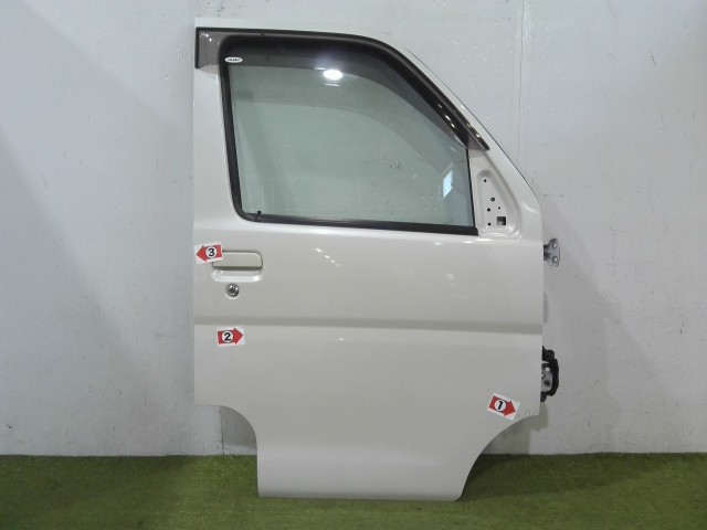 【中古】中古部品 ハイゼット S321V 右ﾌﾛﾝﾄﾄﾞｱ 【3310090100-202507036913100】