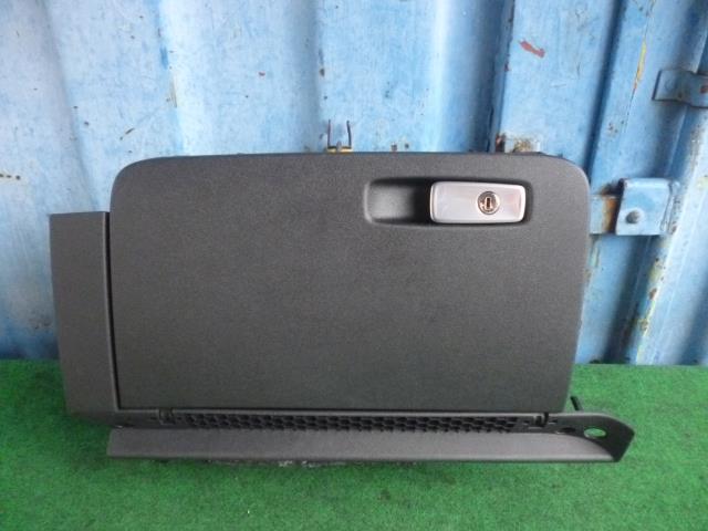 【中古】中古部品 アウディ A1 8XCAX ｸﾞﾛｰﾌﾞBOX 【3540020100-000007070770210】
