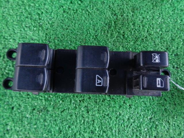 【中古】中古部品 フォレスター SH5 ﾊﾟﾜｰｳｲﾝﾄﾞｳｽｲｯﾁ 【3340030100-000203067761900】