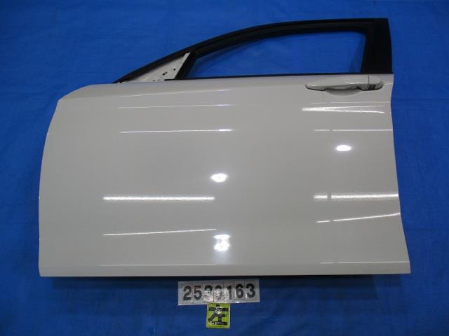 【中古】中古部品 BMW 1シリーズ 1A16 左ﾌﾛﾝﾄﾄﾞｱ 【3310040100-000253016313200】