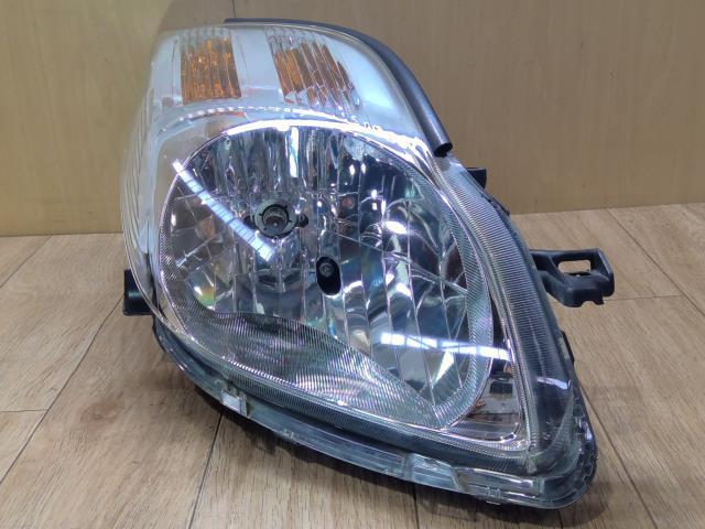 【中古】中古部品 ヴィッツ KSP90 右ﾍｯﾄﾞﾗﾝﾌﾟ 【3310390100-250716002410800】 15,923円