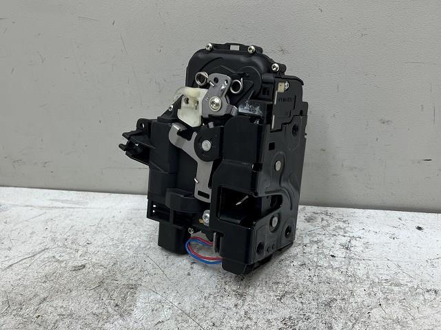【中古】中古部品 VW ゴルフ 1JAPK 右ﾌﾛﾝﾄﾄﾞｱﾛｯｸｿﾚﾉｲﾄﾞ 【3310070100-000090766264550】