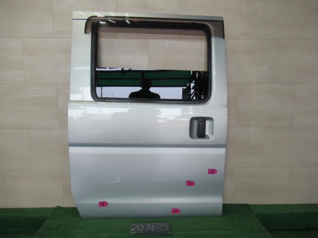 【中古】中古部品 ハイゼット S320V 右ﾘｱﾄﾞｱ 【3310120100-250722000113300】