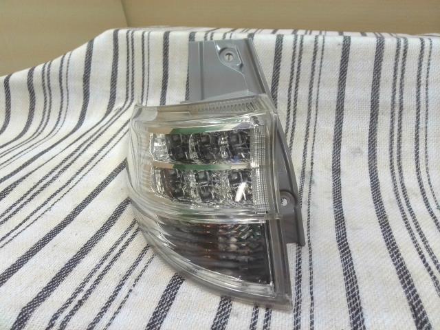 【中古】中古部品 エスティマ ACR50W 左テールランプ 【3310540000-000025211515600】