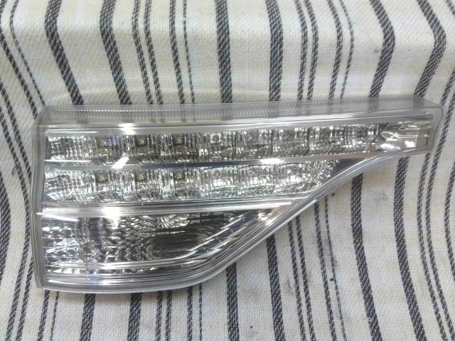 【中古】中古部品 エスティマ ACR50W 左ﾌｨﾆｯｼｬｰﾊﾟﾈﾙ 【3310540000-000025211515220】