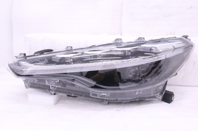 【中古】中古部品 カローラクロス ZSG10 左ﾍｯﾄﾞﾗﾝﾌﾟ 【3260520000-250724501610900】