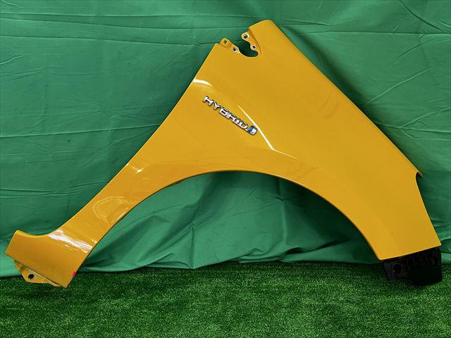 【中古】中古部品 アクア NHP10 右ﾌﾛﾝﾄﾌｪﾝﾀﾞｰ 【3330240100-002025581510600】