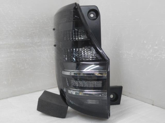 【中古】中古部品 ヴォクシー ZWR90W 左ﾃｰﾙﾗﾝﾌﾟ 【3380050000-000037320315600】