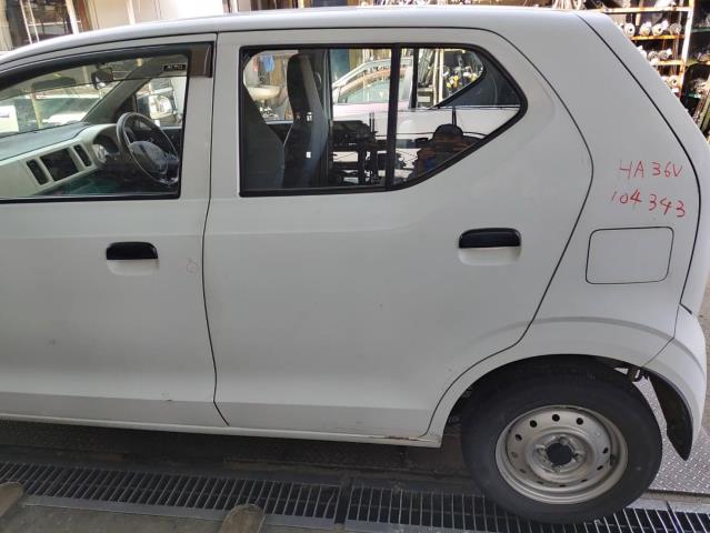 【中古】中古部品 アルト HA36V 左ﾘｱﾄﾞｱ 【3310080100-250408000213400】