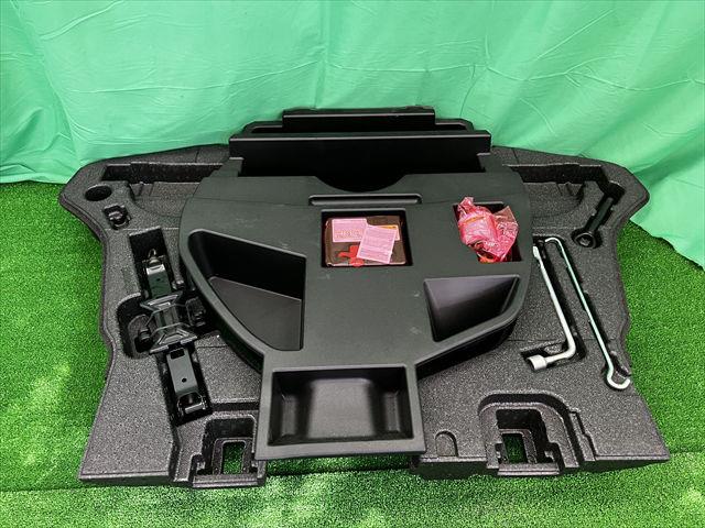 【中古】中古部品 プリウス ZVW55 車載工具 【3330240100-002025576677700】