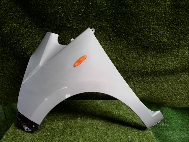 【中古】中古部品 ムーヴ LA100S 左ﾌﾛﾝﾄﾌｪﾝﾀﾞｰ 【3260300000-250717000810700】