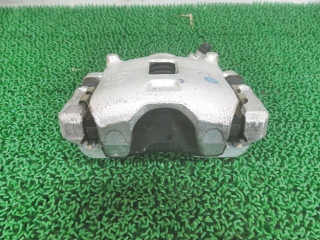 【中古】中古部品 ミニキャブ DS16T 右ﾌﾛﾝﾄｷｬﾘﾊﾟｰ 【3330380100-000037022444330】