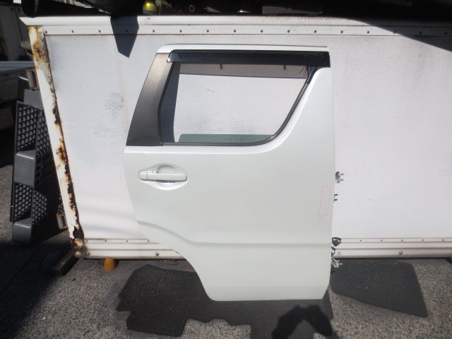 【中古】中古部品 ワゴンＲ MH55S 右ﾘｱﾄﾞｱ 【3340240100-202500006513300】