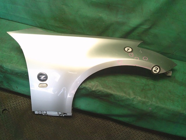 【中古】中古部品 フェアレディZ Z33 右ﾌﾛﾝﾄﾌｪﾝﾀﾞｰ 【3330990500-250729000210600】