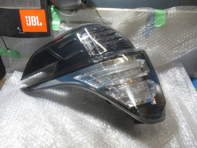 【中古】中古部品 ヴェルファイア AGH30W 左ﾃｰﾙﾗﾝﾌﾟ 【3500220000-250709500415600】