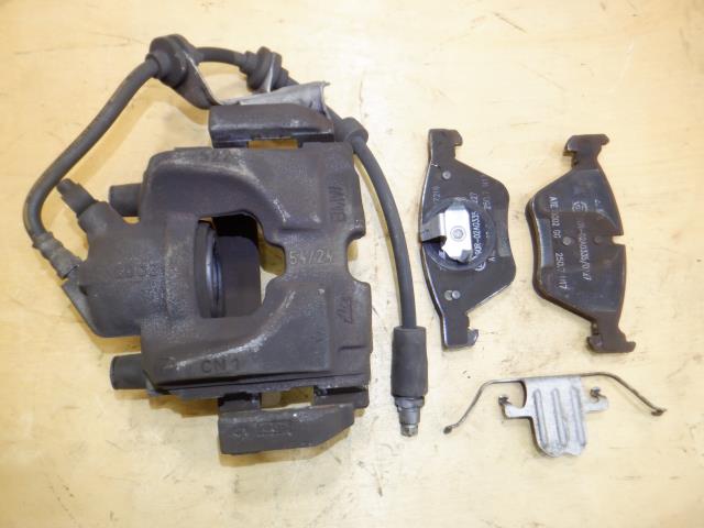 【中古】中古部品 BMW 1シリーズ UD20 右ﾌﾛﾝﾄｷｬﾘﾊﾟｰ 【3310250100-001622755044330】