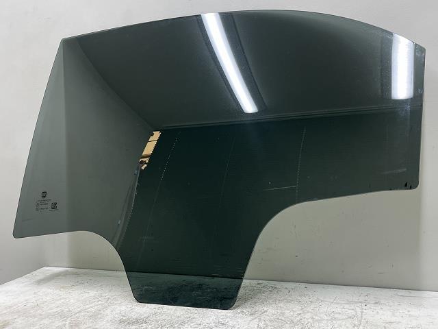 【中古】中古部品 フィアット 500 33413 右ﾘｱﾄﾞｱｶﾞﾗｽ 【3310070100-0000Y0766913330】 18,666円
