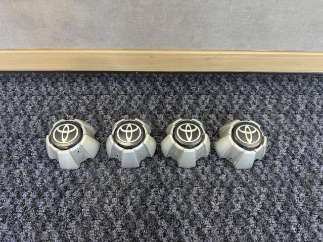 【中古】中古部品 ハイラックス LN85 ﾎｲｰﾙｷｬｯﾌﾟ 【3330440100-241119000147220】