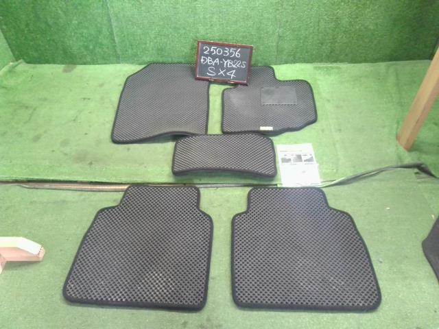 【中古】中古部品 ＳＸ４ YB22S ﾌﾛｱﾏｯﾄ 【3330990200-000025035677450】