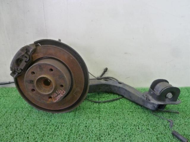 【中古】中古部品 BMW 3シリーズ AV22 右ﾘｱﾅｯｸﾙﾊﾌﾞ 【3310250100-000898687344410】