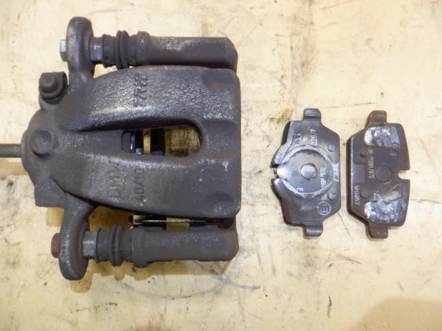 【中古】中古部品 BMW 1シリーズ UD20 左ﾘｱｷｬﾘﾊﾟｰ 【3310250100-001622755344460】