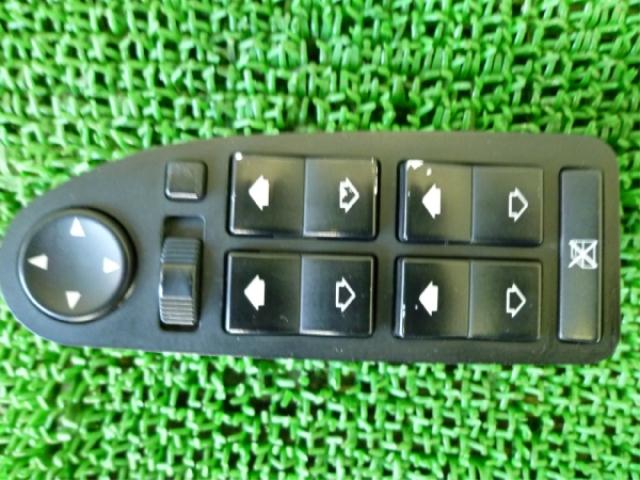 【中古】中古部品 BMW 5シリーズ DM25 ﾊﾟﾜｰｳｲﾝﾄﾞｳｽｲｯﾁ 【3310250100-000849641361900】 5,936円