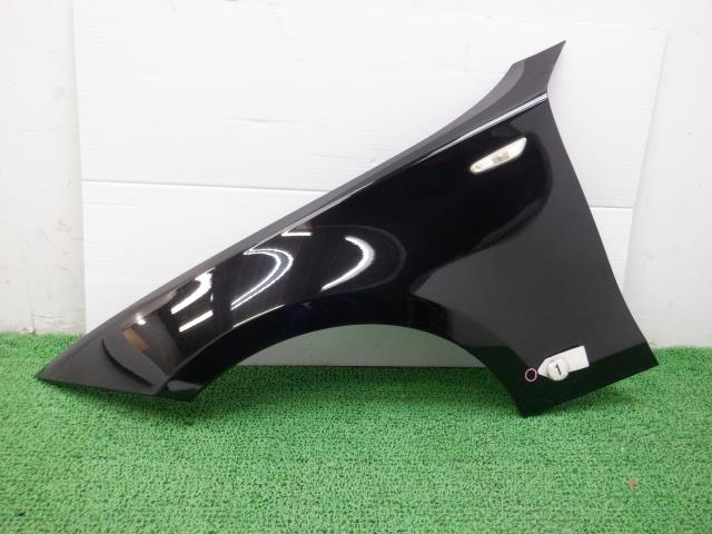 【中古】中古部品 BMW 1シリーズ UD20 左ﾌﾛﾝﾄﾌｪﾝﾀﾞｰ 【3310250100-001619596910700】