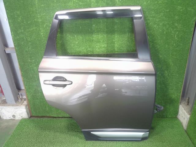 【中古】中古部品 アウトランダー GF8W 右ﾘｱﾄﾞｱ 【3330900100-000025019313300】