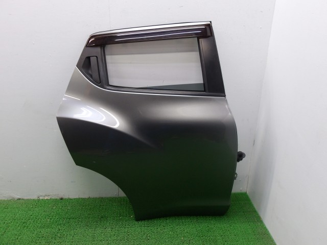 【中古】中古部品 ジューク YF15 右ﾘｱﾄﾞｱ 【3310250100-000253030113300】