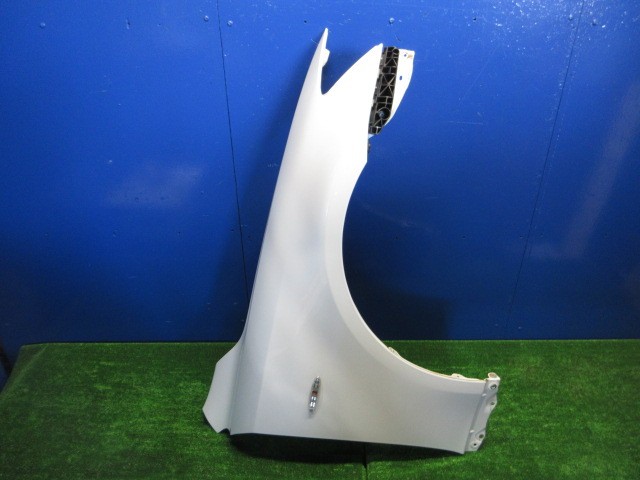 【中古】中古部品 レクサス IS GSE21 右ﾌﾛﾝﾄﾌｪﾝﾀﾞｰ 【3310270100-000014923010600】 13,980円