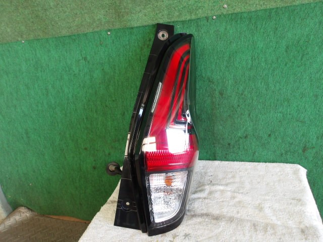 【中古】中古部品 ｅＫクロス B34W 右ﾃｰﾙﾗﾝﾌﾟ 【3310420000-000002369215500】 7,775円