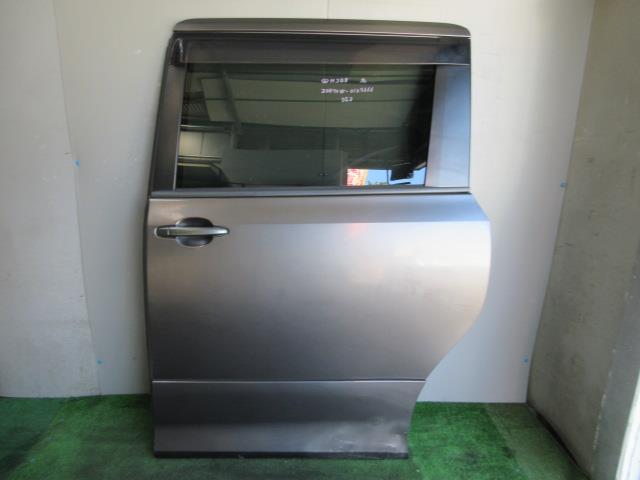 【中古】中古部品 ノア ZRR70W 左ﾘｱﾄﾞｱ 【3330560100-250807000113400】