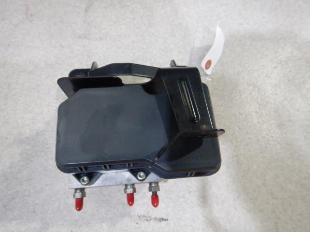 【中古】中古部品 キャリィ DA16T ABSｱｸﾁｭｴｰﾀｰ 【3330810100-250807000342500】