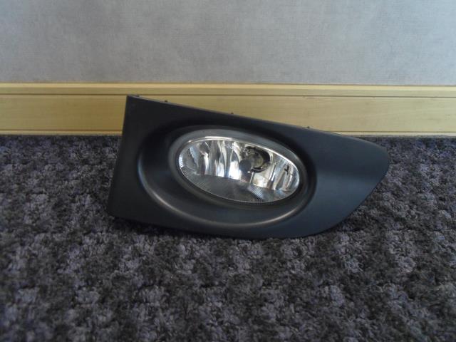 【中古】中古部品 フィット GD2 左ﾌｫｸﾞﾗﾝﾌﾟ 【3330440100-250809000310950】