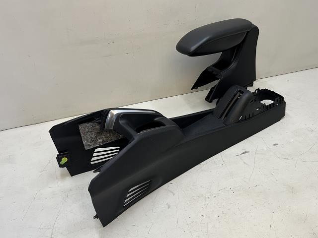 【中古】中古部品 プジョー 208 A9HN01 ｺﾝｿｰﾙﾎﾞｯｸｽ 【3310070100-0000Y0770377100】