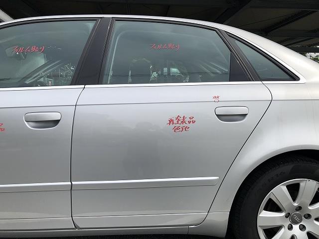 【中古】中古部品 アウディ A4 8EBFB 左ﾘｱﾄﾞｱ 【3310070100-0000Y0769313400】