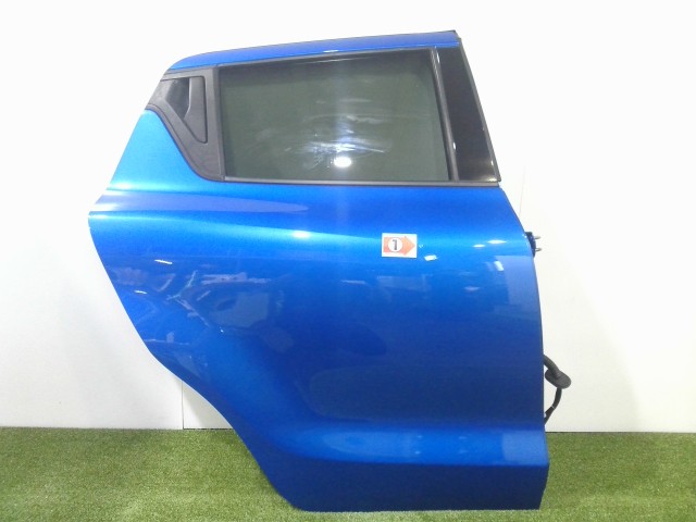 【中古】中古部品 スイフト ZC83S 右ﾘｱﾄﾞｱ 【3310090100-202507108813300】