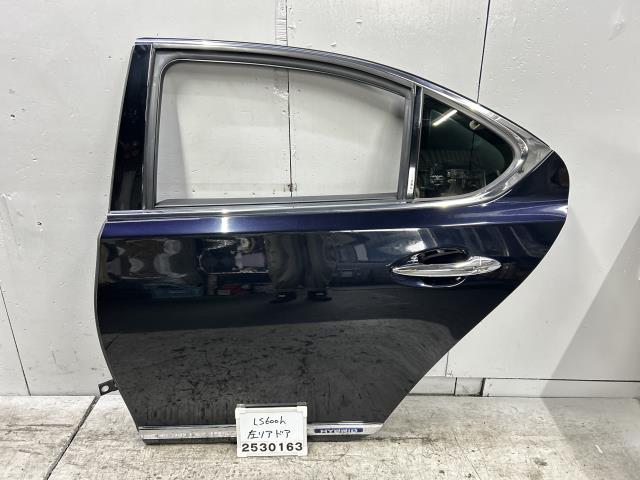 【中古】中古部品 レクサス LS UVF45 左ﾘｱﾄﾞｱ 【3330991100-000253016313400】