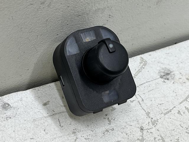 【中古】中古部品 アウディ A4 8EBFB ﾄﾞｱﾐﾗｰｽｲｯﾁ 【3310070100-0000Y0769361850】